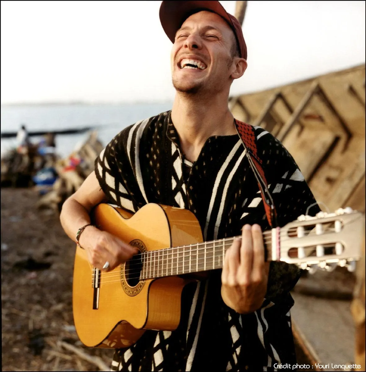 Toma Sidibé à la guitare