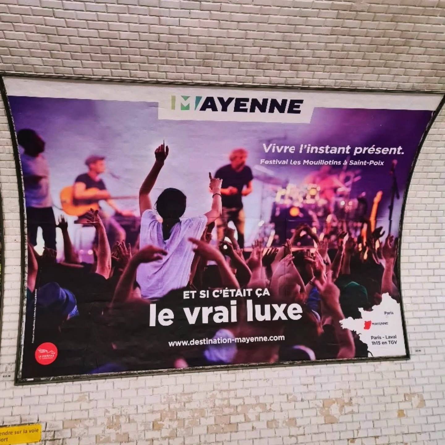 Les Mouillotins on the walls of the Paris metro