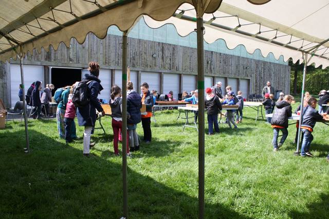 Le village de jeux en plein air, entre la salle et les chapiteaux - photo Clara Mainguené