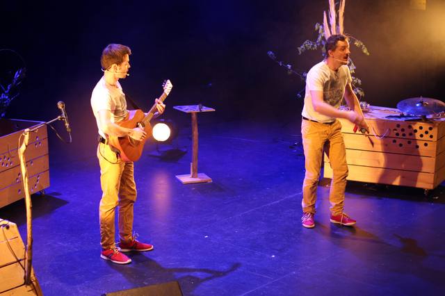 Les Poussins Phoniques en duo sur scène - photo AMAC / Les Mouillotins
