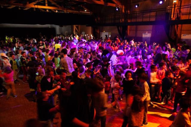 Le bal dans la salle de l’Orion - photo AMAC / Les Mouillotins