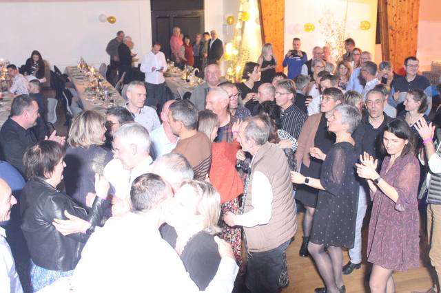 Les danseurs envahissent la salle - photo AMAC / Les Mouillotins