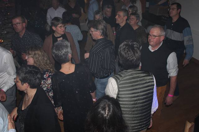 La foule sur la piste après minuit - photo AMAC / Les Mouillotins