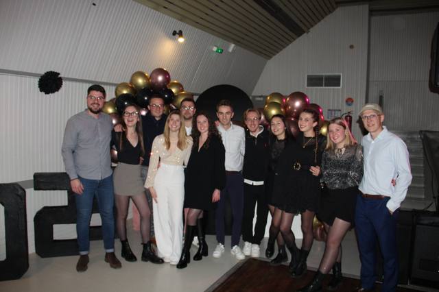 Photo de groupe au coin photo - photo AMAC / Les Mouillotins