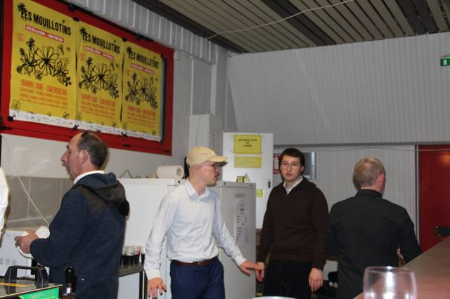 Au comptoir du bar - photo AMAC / Les Mouillotins