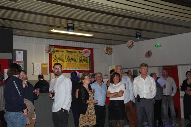 Le public rassemblé près du bar - photo AMAC / Les Mouillotins