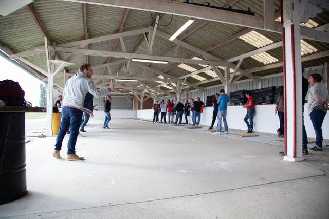 Les planches installées sous les tribunes - photo AMAC / Les Mouillotins