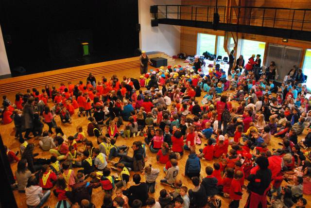 Le public des enfants dans la salle de l'Orion - photo AMAC / Les Mouillotins