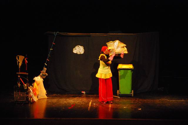 Le spectacle de clown et son décor - photo AMAC / Les Mouillotins