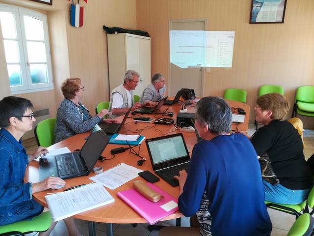Computer workshop at Gastines town hall in June 2019