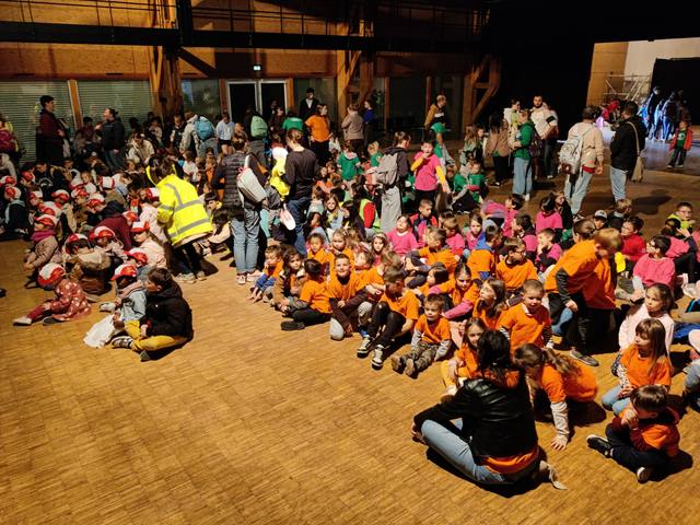 Les groupes réunis dans la salle - photo AMAC / Les Mouillotins