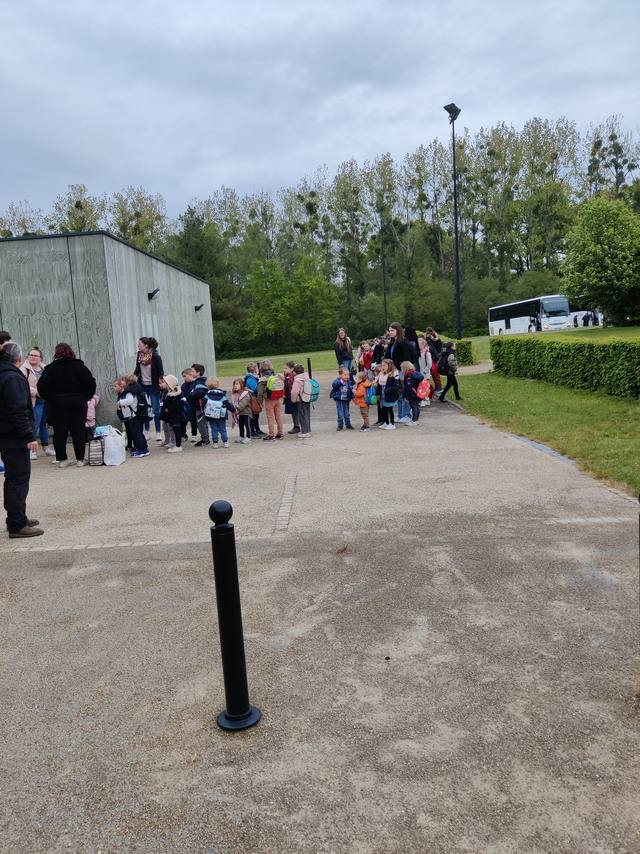 Les classes arrivent à la salle de l'Orion - photo AMAC / Les Mouillotins