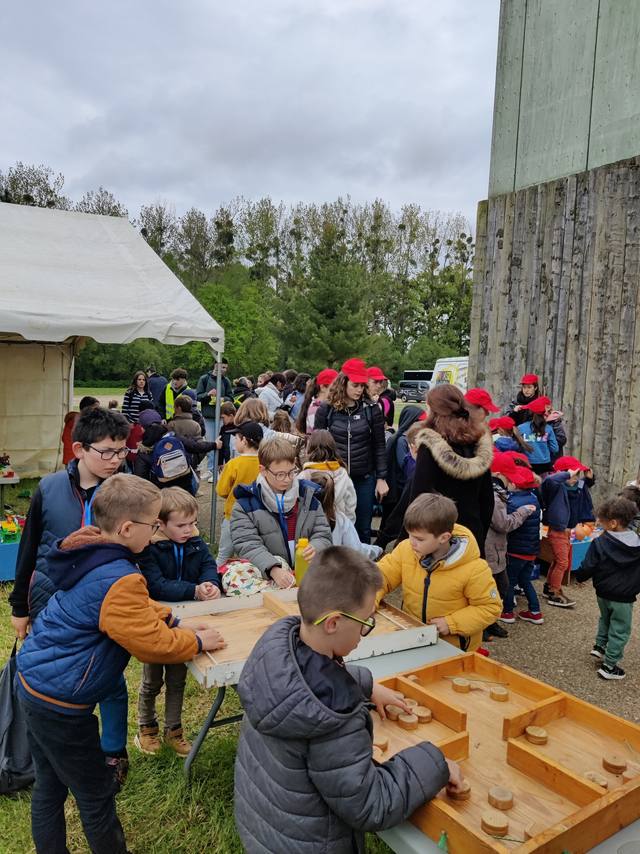 Les jeux en bois en plein air - photo AMAC / Les Mouillotins