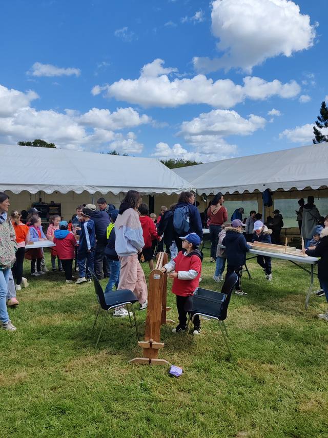 Les jeux en bois sur la pelouse - photo AMAC / Les Mouillotins