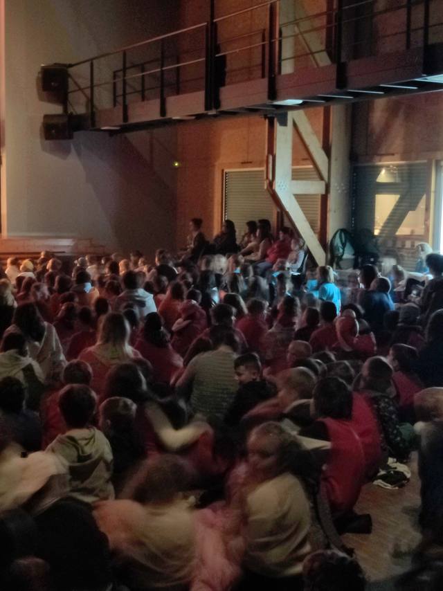 La salle comble pendant le concert - photo AMAC / Les Mouillotins