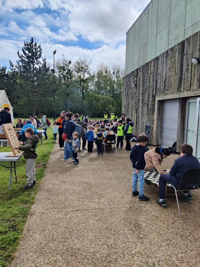 Le coin des jeux près de la salle - photo AMAC / Les Mouillotins