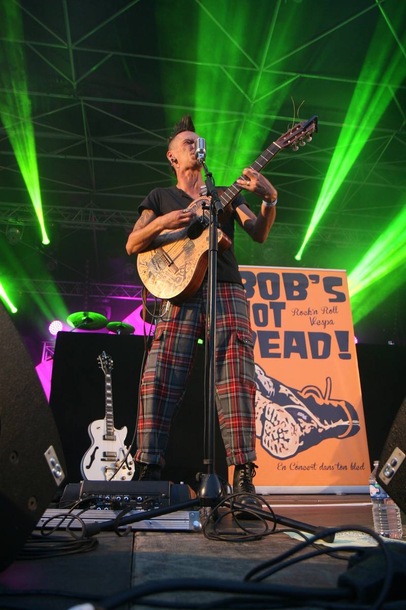 Bob's Not Dead sous les lasers verts - photo AMAC / Les Mouillotins