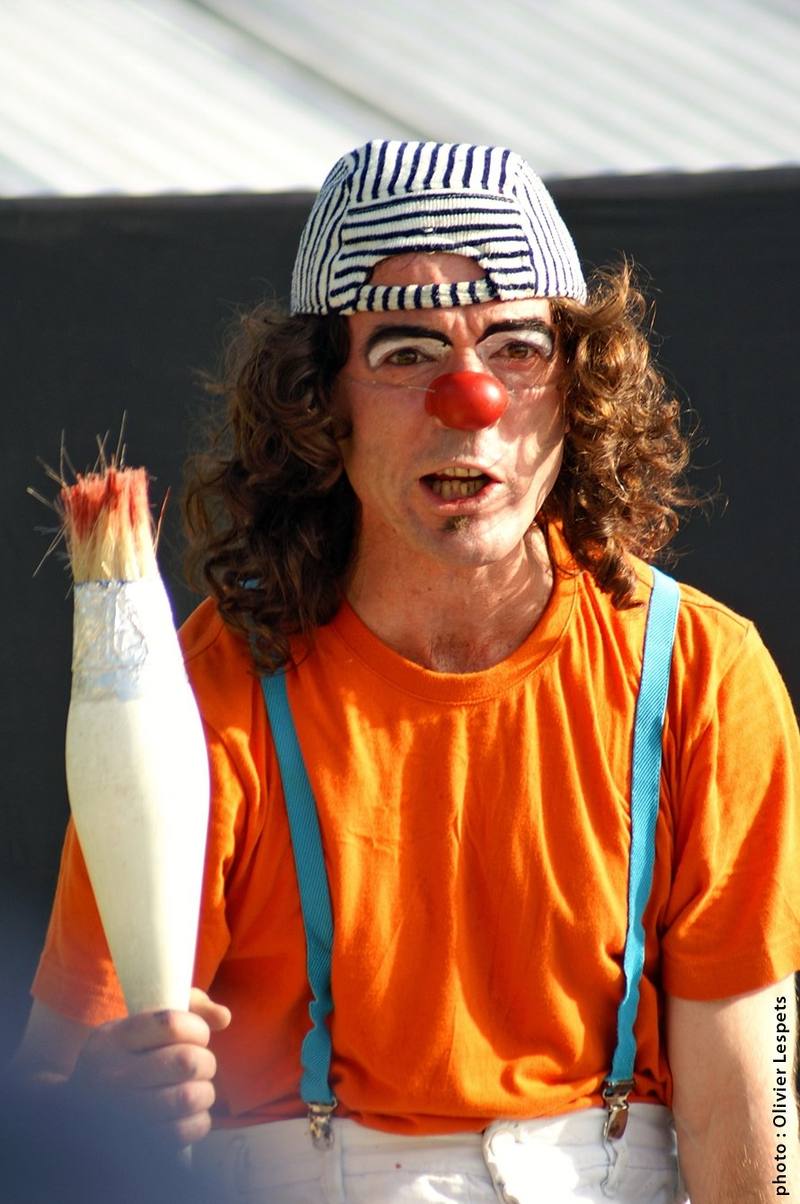 Un clown de la Cie Talisao et sa quille - photo Olivier Lespets