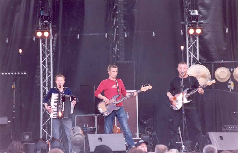 Feuillet et les Patrons Minettes, vainqueurs du tremplin, sur la grande scène - photo AMAC / Les Mouillotins