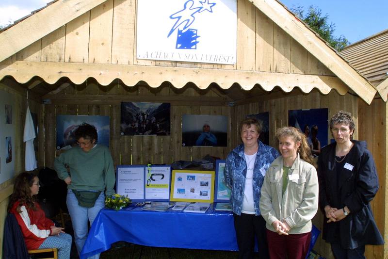 Un stand associatif du village solidaire - photo AMAC / Les Mouillotins