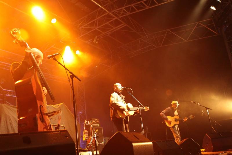 Karpatt en concert sous les projecteurs - photo AMAC / Les Mouillotins