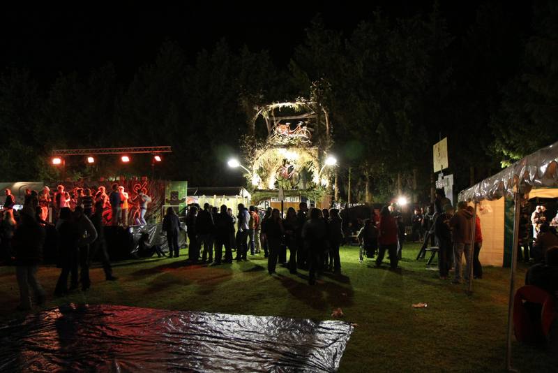 Le site du festival illuminé en pleine nuit - photo AMAC / Les Mouillotins