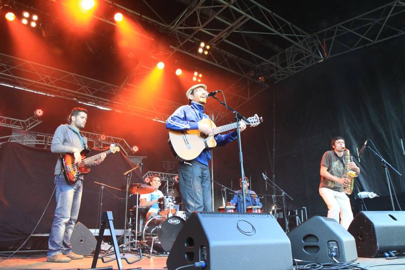 Melocoton sur la grande scène en début de soirée - photo AMAC / Les Mouillotins