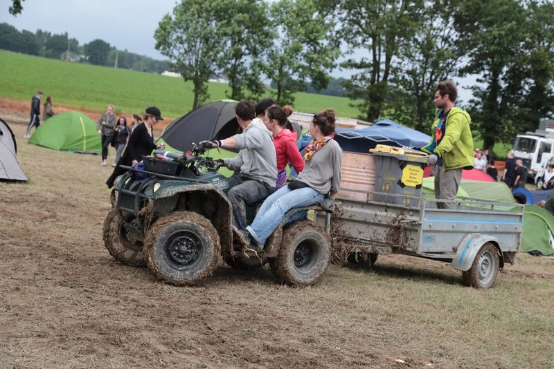 Des bénévoles en quad au camping - photo Bastien Bonhoure