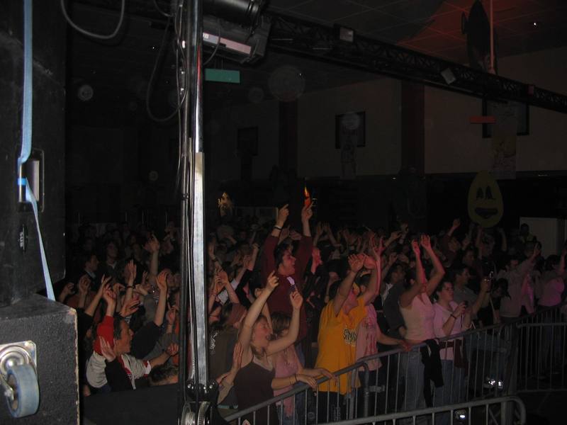 Le public en fête devant la scène le vendredi soir - photo AMAC / Les Mouillotins