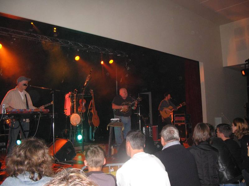 Un concert dans la salle le vendredi 20 mai, vu depuis le public - photo AMAC / Les Mouillotins