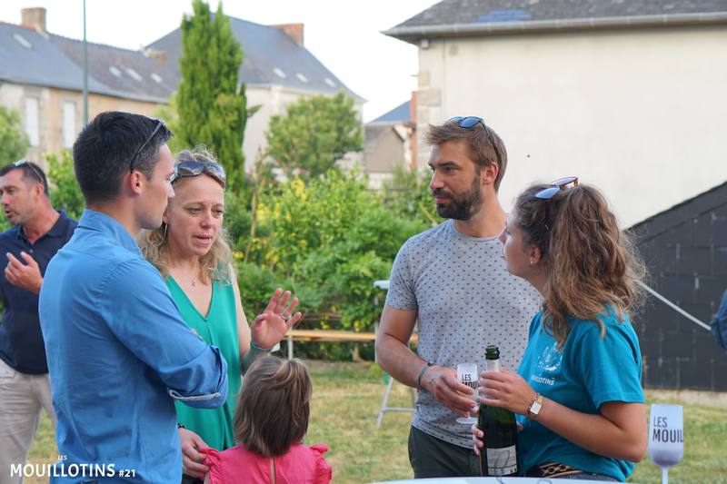 Discussion animée entre festivaliers - photo AMAC / Les Mouillotins