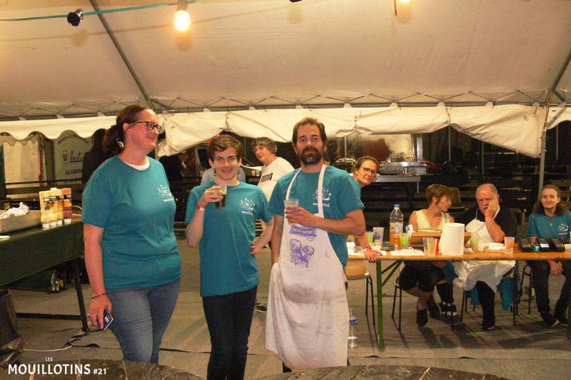 Équipe bénévole restauration au stand - photo AMAC / Les Mouillotins