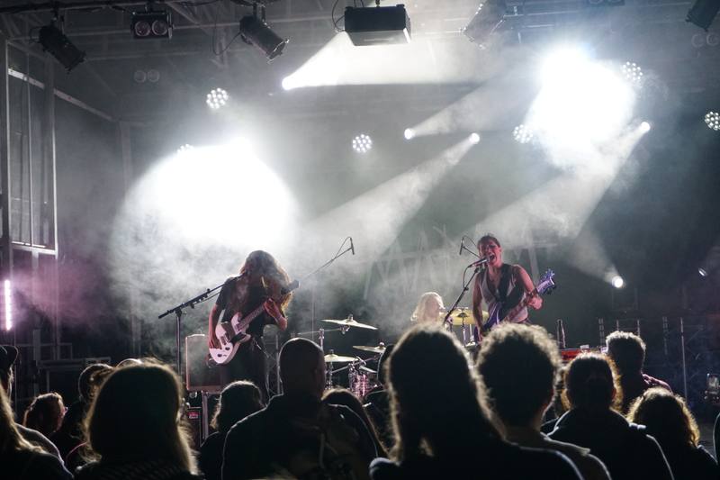 Concert du groupe Madam sur scène - photo AMAC / Les Mouillotins