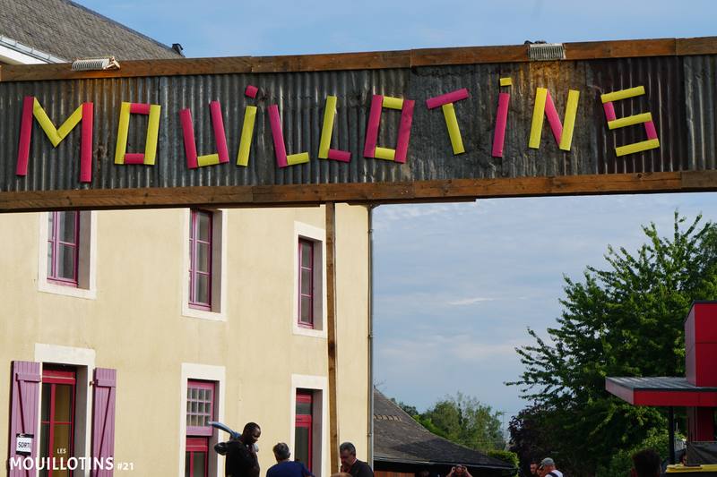Portique d'entrée du festival Les Mouillotins - photo AMAC / Les Mouillotins
